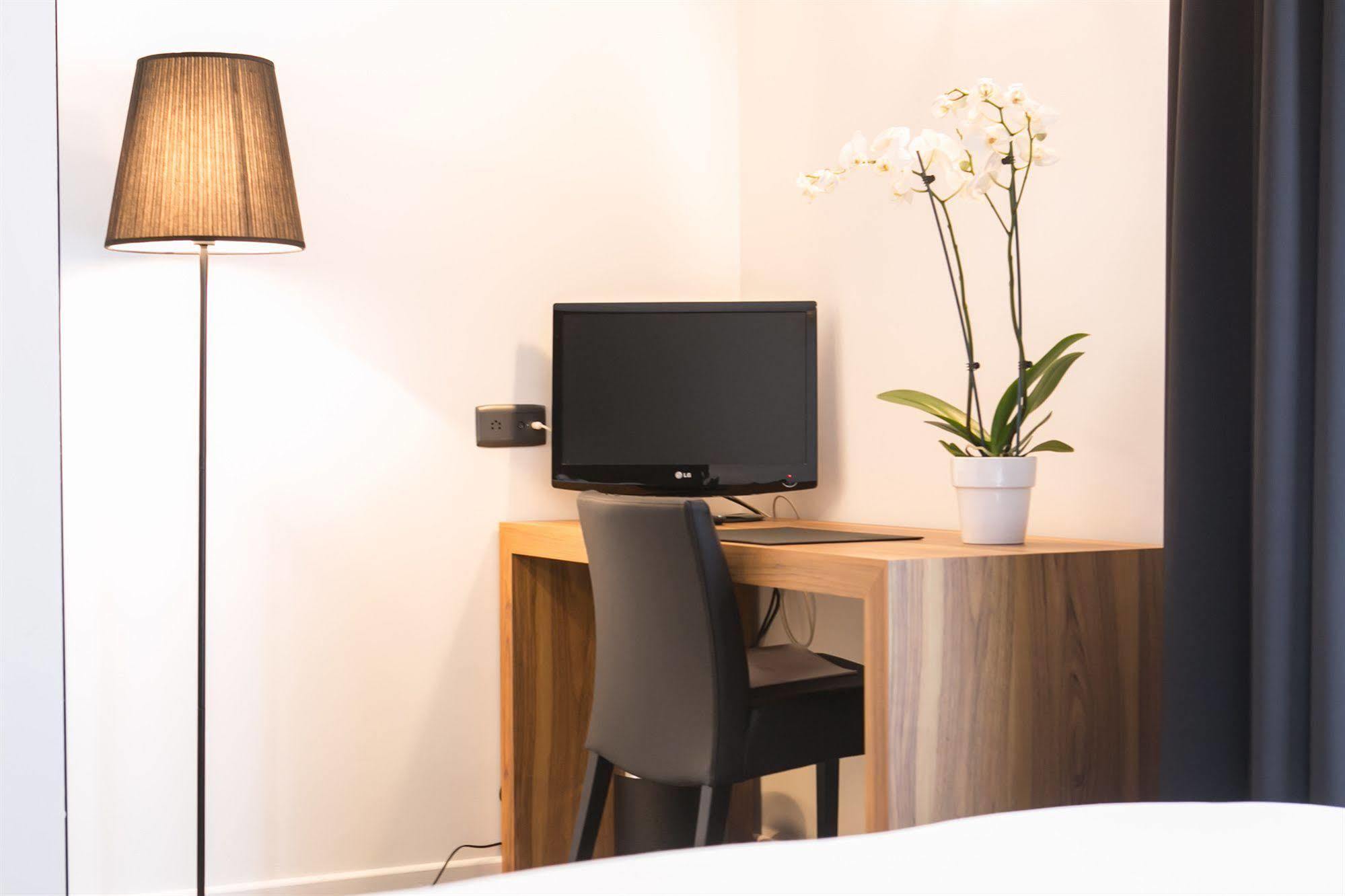 Hotel St James Монс Екстер'єр фото